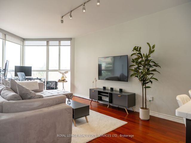 212 - 7 Concorde Pl