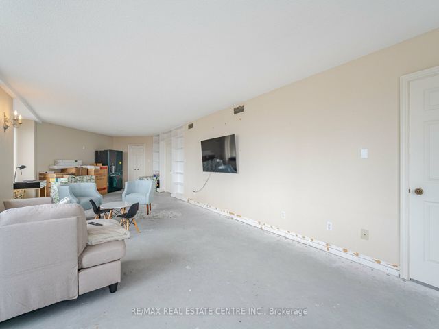 2201 - 175 Cumberland St