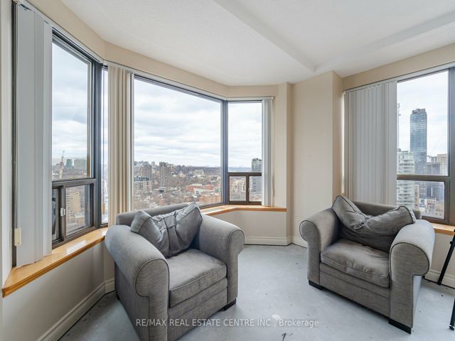 2201 - 175 Cumberland St