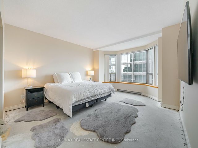 2201 - 175 Cumberland St