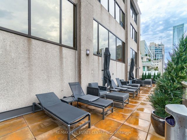 2201 - 175 Cumberland St