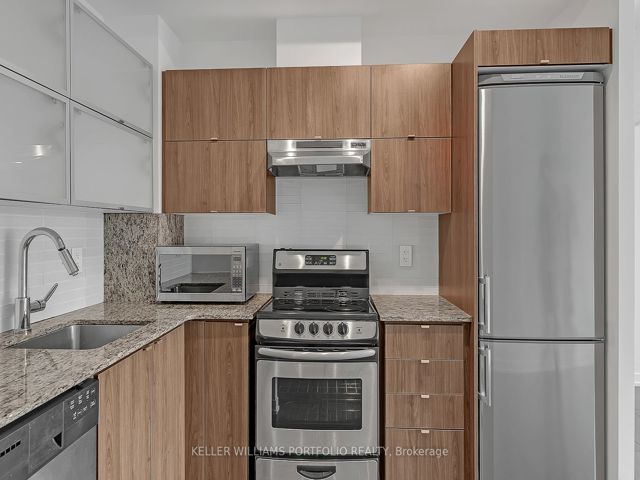 2012 - 170 Fort York Blvd