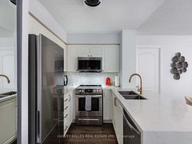 302 - 30 Hayden St