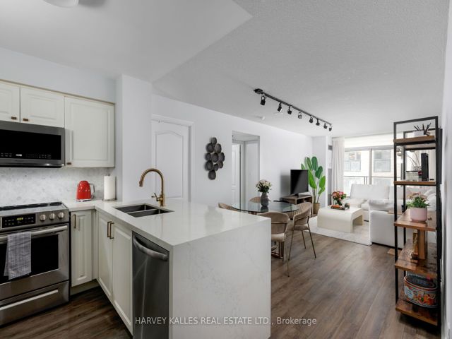 302 - 30 Hayden St