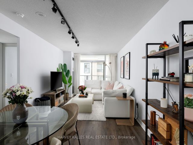 302 - 30 Hayden St