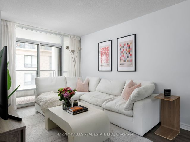 302 - 30 Hayden St