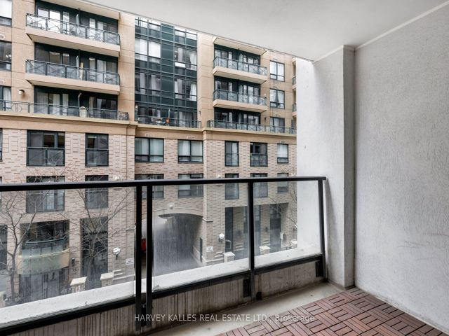 302 - 30 Hayden St