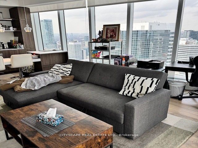 4402 - 197 Yonge St