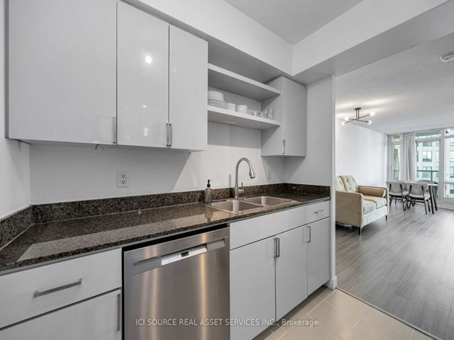 802 - 361 Front St W