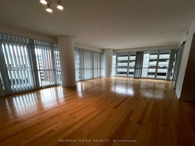 312 - 770 Bay St