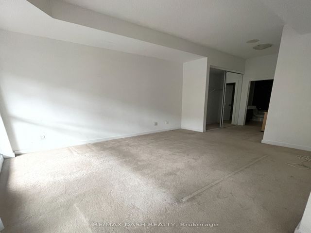 312 - 770 Bay St