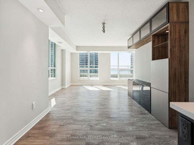 1807 - 25 Lower Simcoe St