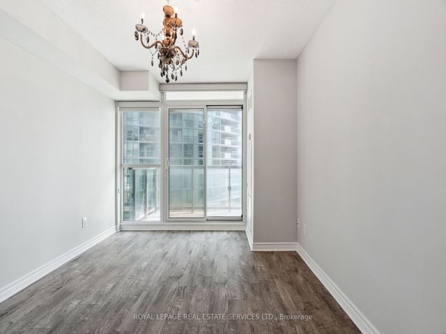 1807 - 25 Lower Simcoe St