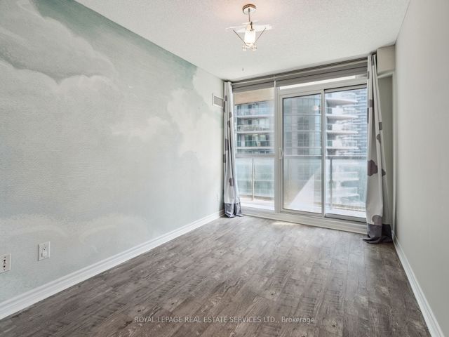 1807 - 25 Lower Simcoe St