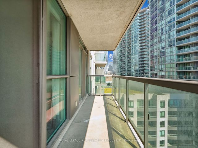 1807 - 25 Lower Simcoe St