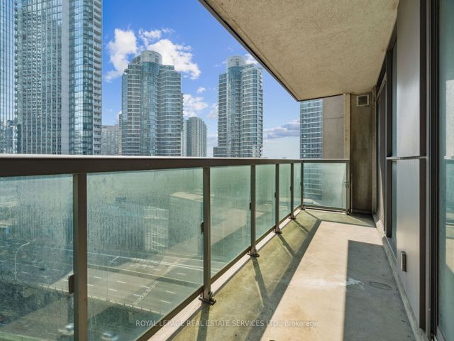 1807 - 25 Lower Simcoe St