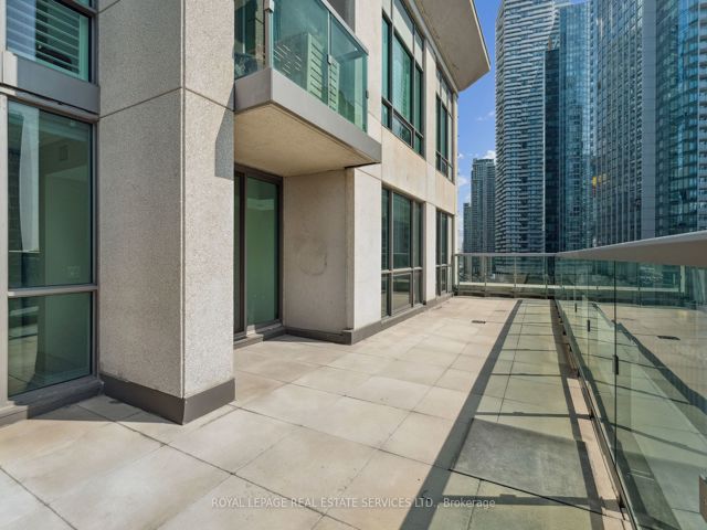 1807 - 25 Lower Simcoe St