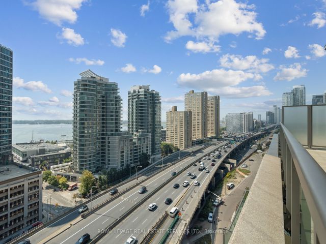 1807 - 25 Lower Simcoe St