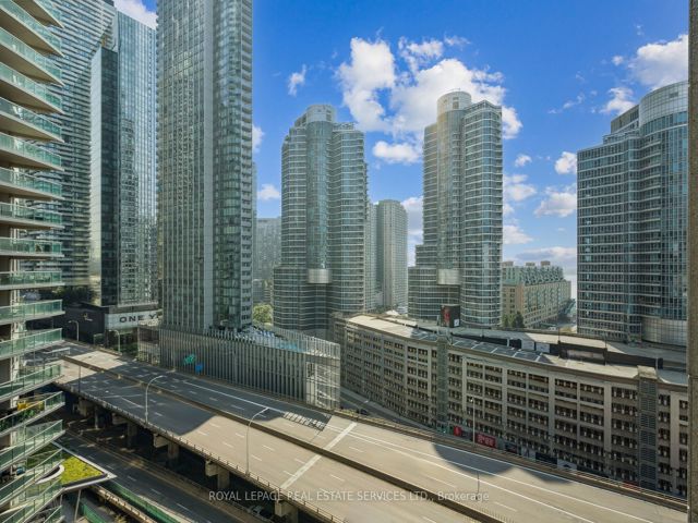 1807 - 25 Lower Simcoe St