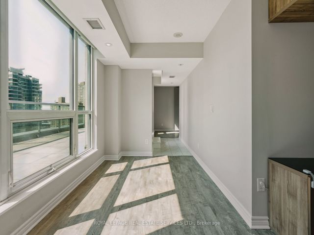 1807 - 25 Lower Simcoe St
