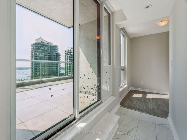 1807 - 25 Lower Simcoe St