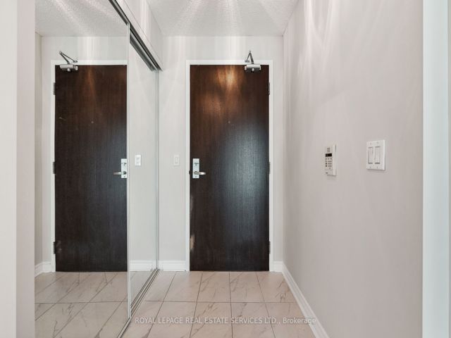 1807 - 25 Lower Simcoe St