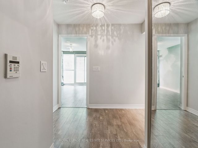 1807 - 25 Lower Simcoe St
