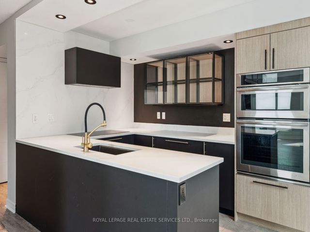 1807 - 25 Lower Simcoe St