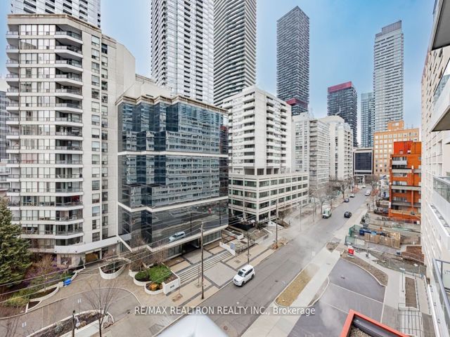 710 - 25 Holly St