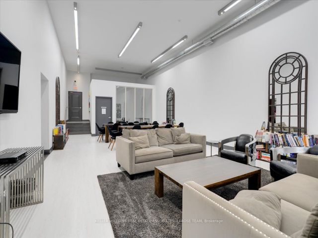 1102 - 125 Western Battery Rd