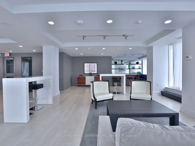 1102 - 125 Western Battery Rd