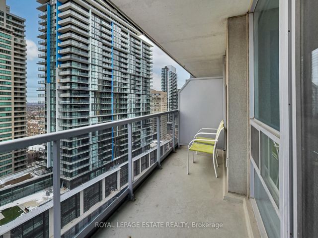 2206 - 4968 Yonge St