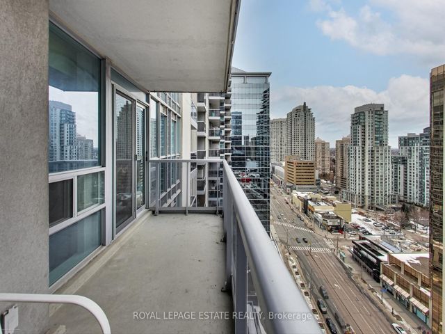 2206 - 4968 Yonge St