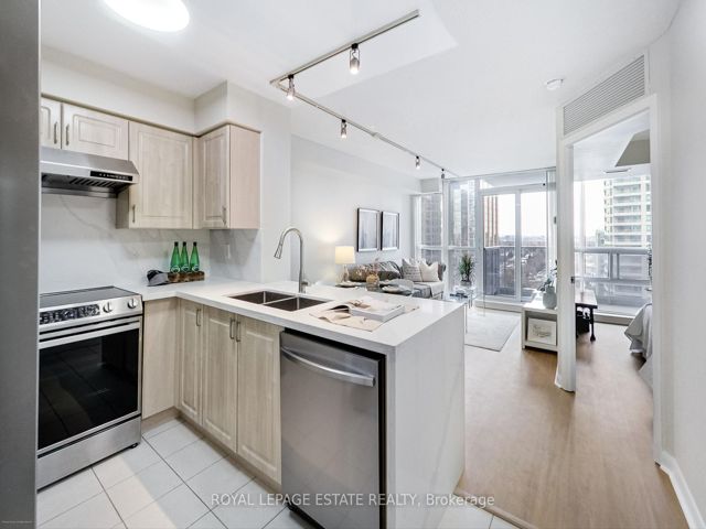 2206 - 4968 Yonge St