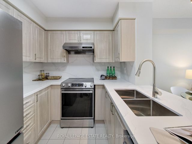 2206 - 4968 Yonge St