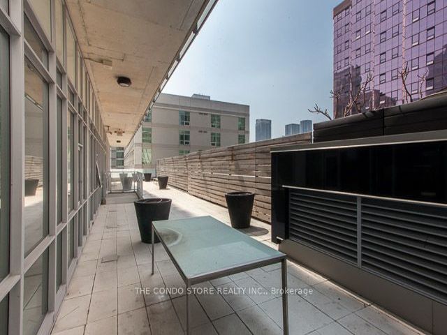2502 - 375 King St W