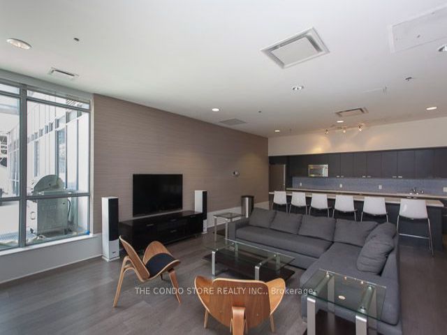 2502 - 375 King St W