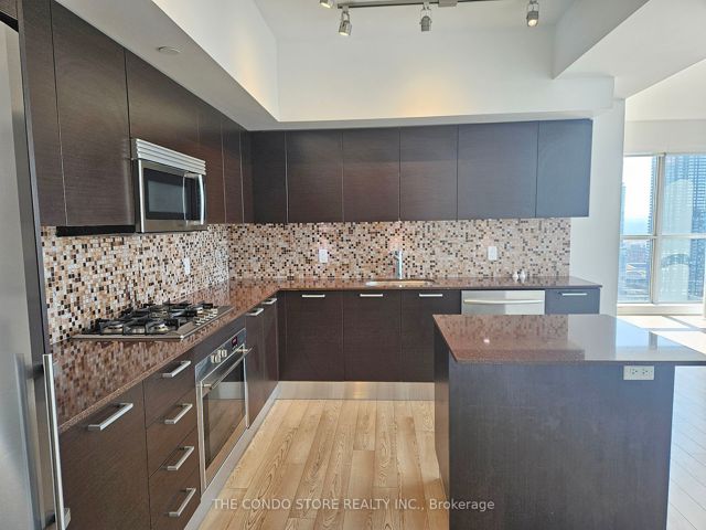 2502 - 375 King St W