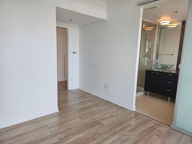 2502 - 375 King St W