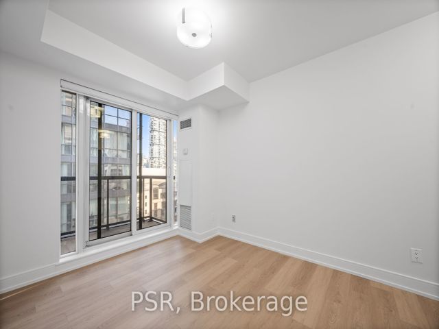 1016 - 50 John St