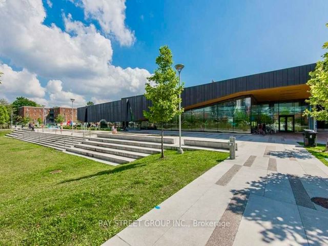 707 - 34 Tubman Ave