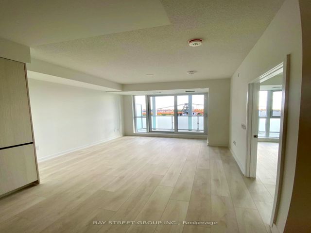 707 - 34 Tubman Ave