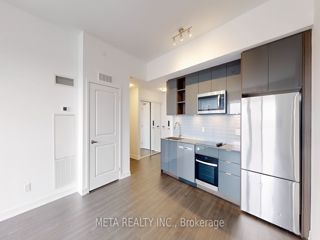 PH18 - 543 Richmond St W