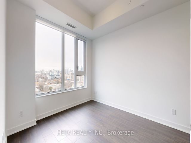 PH18 - 543 Richmond St W
