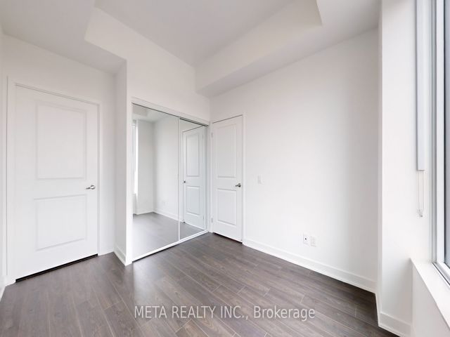 PH18 - 543 Richmond St W