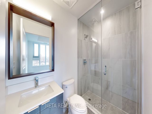 PH18 - 543 Richmond St W