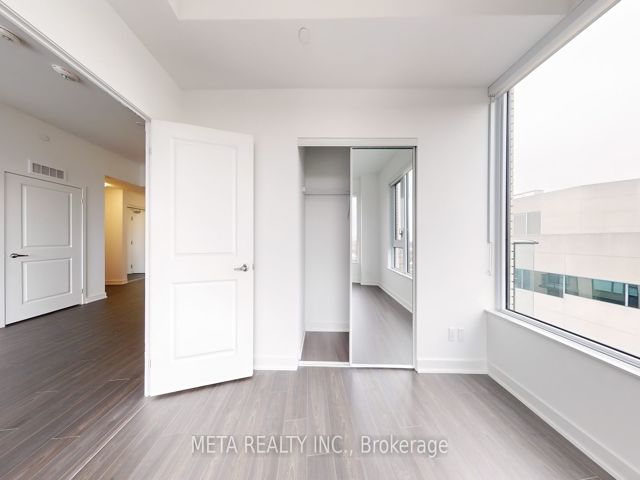 PH18 - 543 Richmond St W