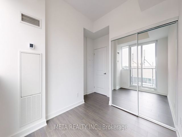 PH18 - 543 Richmond St W