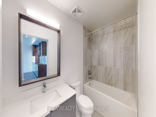 PH18 - 543 Richmond St W