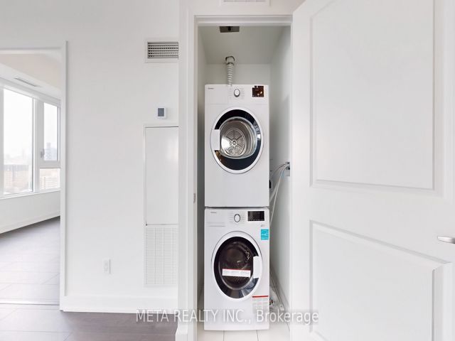 PH18 - 543 Richmond St W